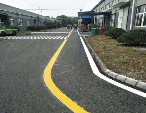 廠區(qū)道路劃線作用是什么，廠區(qū)道路劃線找誰(shuí)？飛揚(yáng)市政口碑好