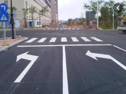 蘇州小區(qū)道路劃線找誰？選擇飛揚市政道路劃線單位