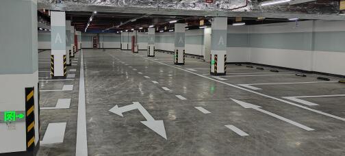 停車場劃線解析，高效利用空間，5300平米可容納多少停車位？