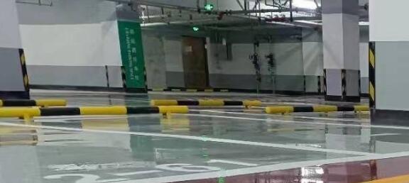蘇州環(huán)氧地坪廠家分析，冬天進(jìn)行地坪施工時，特別注意以下幾個方面？