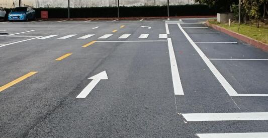 蘇州廠區(qū)劃線解讀，100個小車位需要多少桶油漆？